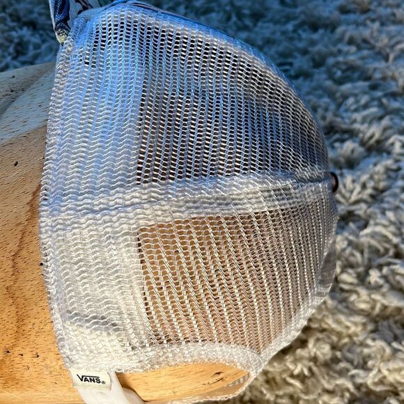 Vans Off the Wall Off To The Beach Mesh Trucker Hat - Picture 9 of 13